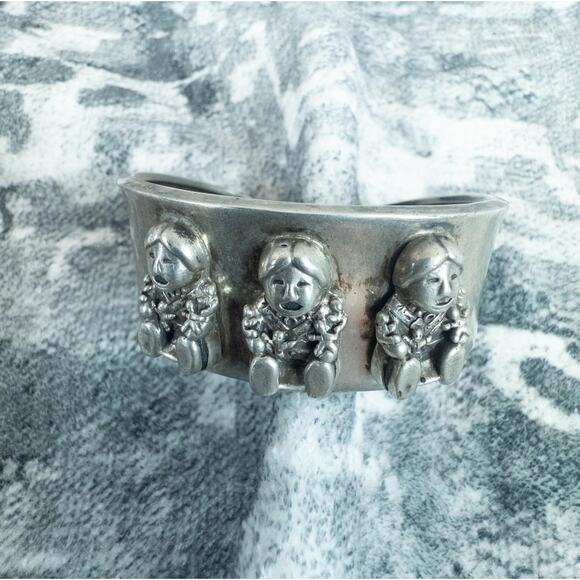 Vtg Carol Felley Navajo Sterling Storyteller Cuff • Mothers & Babies • Signed - Picture 1 of 8